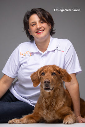 Christina Fernández - Etóloga veterinaria - Formadora del curso de adiestramiento canino de Adiestralo.com